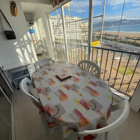 Holidays Karina Vue 2